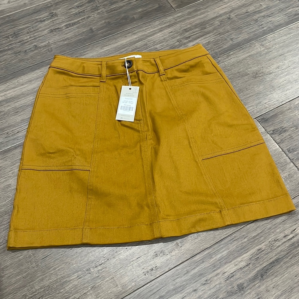 Boden mini skirt. Color gold. Size 6 petite.
